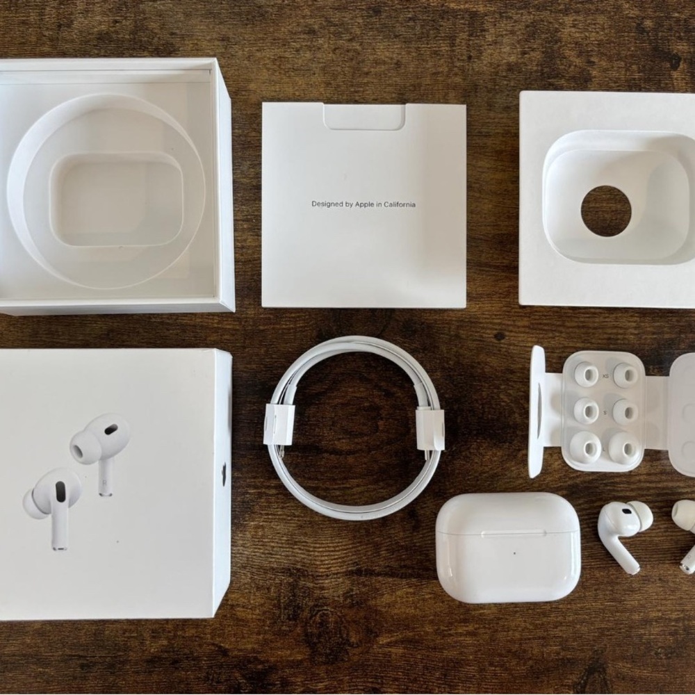 Apple AirPods Pro 2 with MagSafe Case - Picture 2 of 5